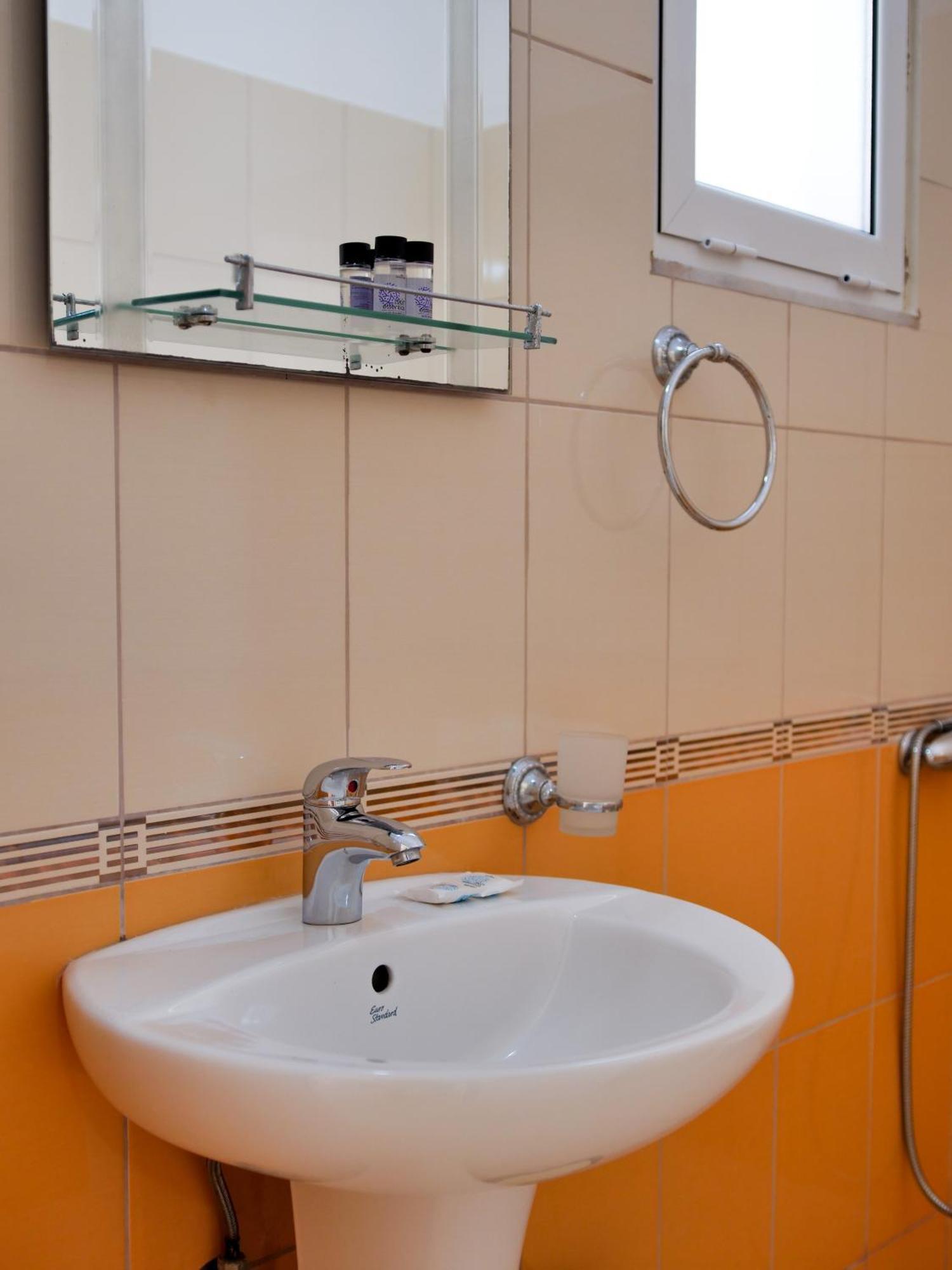 Guest house Bodini's Himare