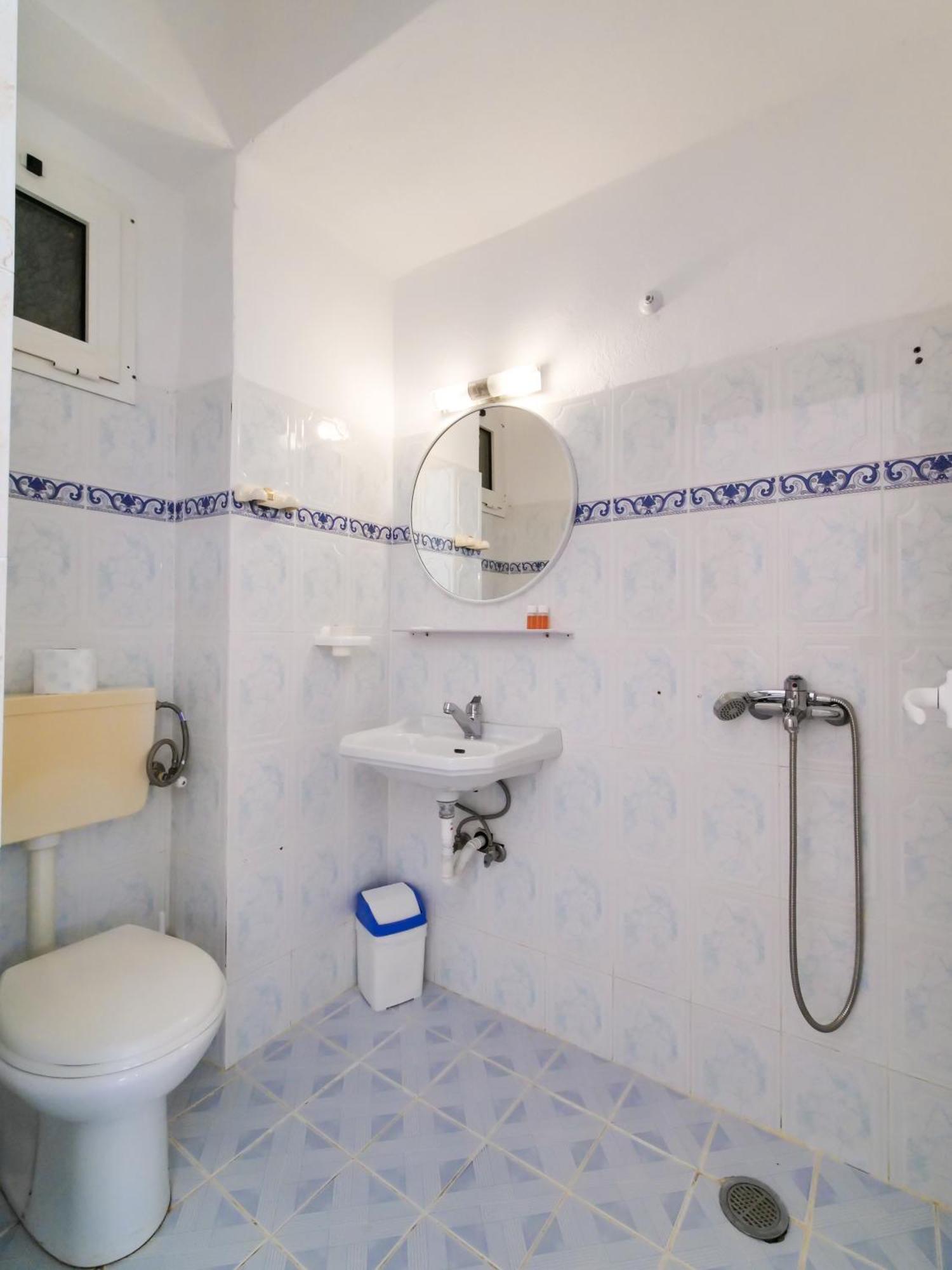 Bodini's Guest house Himare